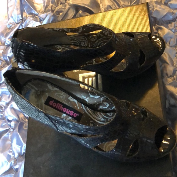 Black 6.5 Dollhouse brand high heel shoes. - Picture 1 of 2